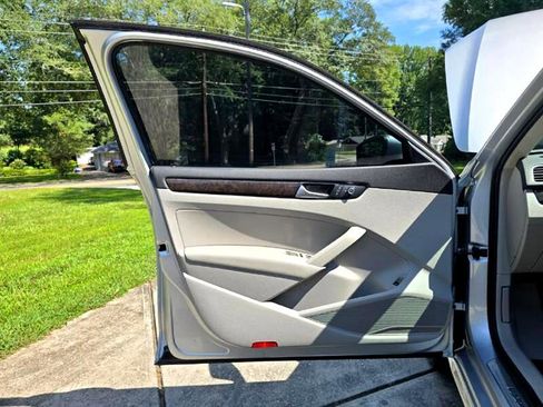 Used 2014 Volkswagen Passat TDI SEL Premium image 15