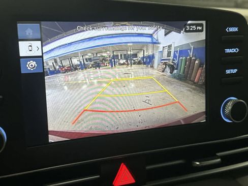Used 2025 Hyundai Elantra SE FWD image 19