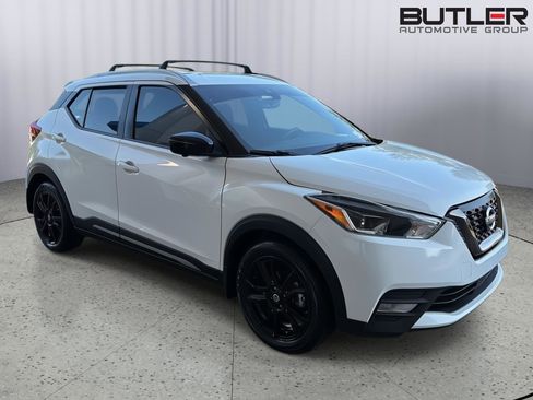 Used 2020 Nissan Kicks SR w/ SR Premium Package FWD image 8