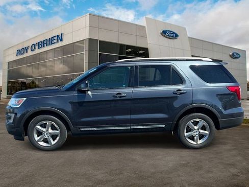 Used 2017 Ford Explorer XLT w/ Equipment Group 202A image 2