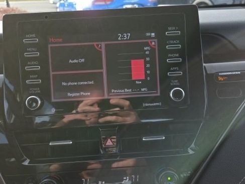 Used 2024 Toyota Camry SE image 9