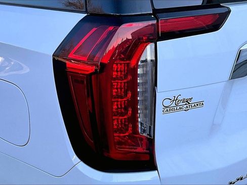 Used 2023 GMC Yukon SLT image 23