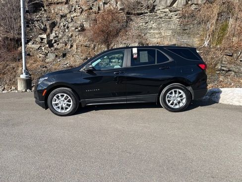 Used 2022 Chevrolet Equinox LS w/ LS Convenience Package image 2
