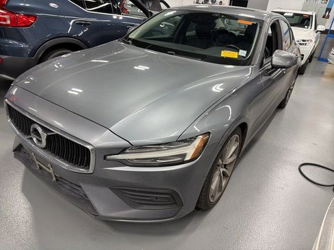 Used 2019 Volvo S60 T6 Momentum w/ Multimedia Package image 1