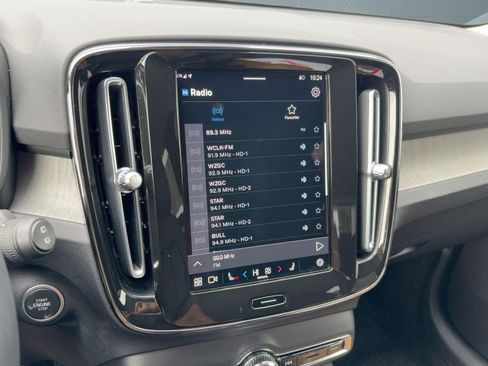 Certified 2023 Volvo XC40 B4 Core w/ Convenience Package image 21