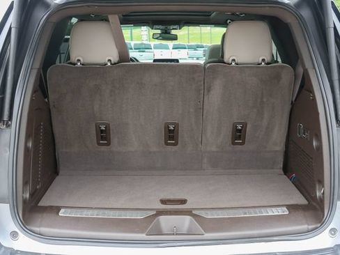 Used 2021 Chevrolet Tahoe Z71 w/ Luxury Package AWD/4WD image 4