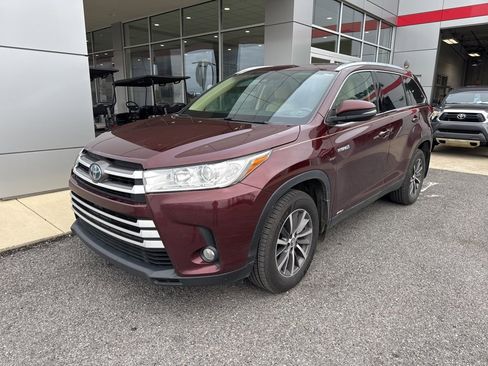 Used 2019 Toyota Highlander XLE image 1
