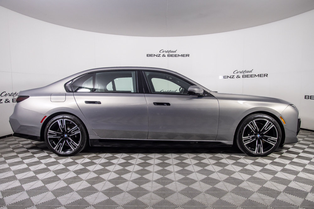 Used 2023 BMW i7 xDrive60 w/ Parking Assistance Package AWD/4WD image 4