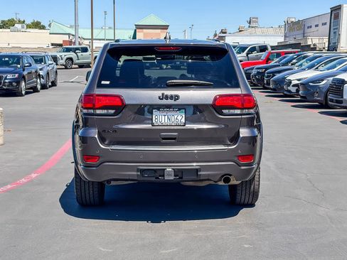 Used 2021 Jeep Grand Cherokee Laredo X AWD/4WD image 3