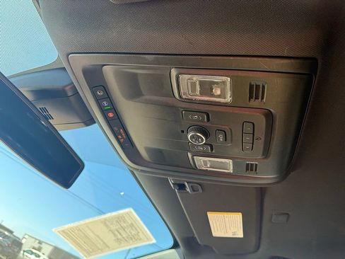 Used 2021 Chevrolet Tahoe Premier AWD/4WD image 27