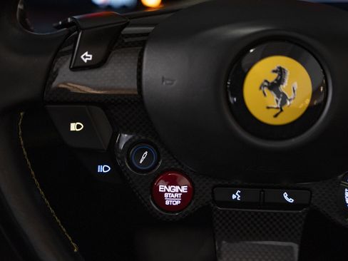 Used 2019 Ferrari Portofino image 40