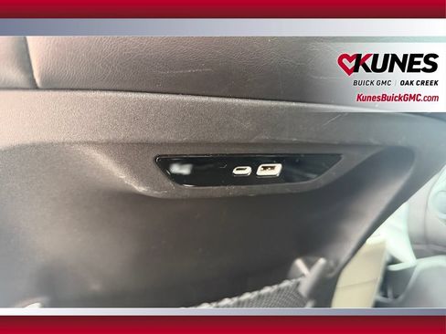 Used 2024 Chrysler Pacifica Touring-L FWD image 35