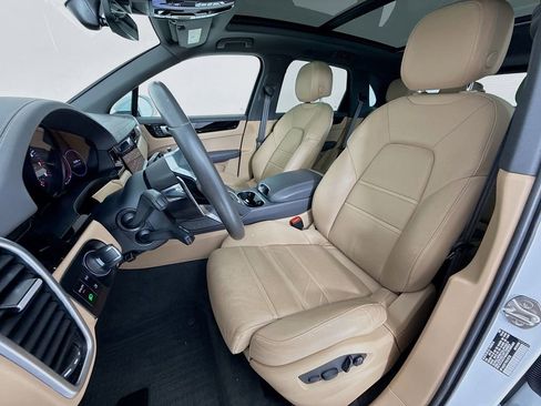 Certified 2023 Porsche Cayenne AWD/4WD image 5