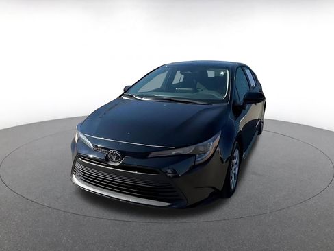 Used 2025 Toyota Corolla LE image 7