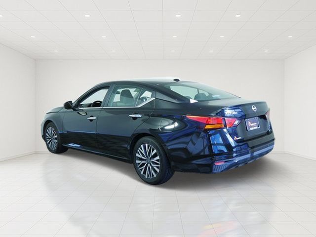Used 2025 Nissan Altima 2.5 SV FWD image 5
