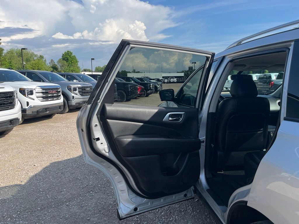 Used 2020 Nissan Pathfinder SL FWD image 27