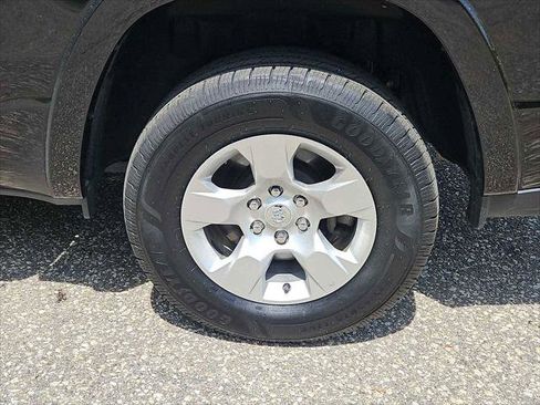 Used 2025 RAM 1500 Big Horn AWD/4WD image 2