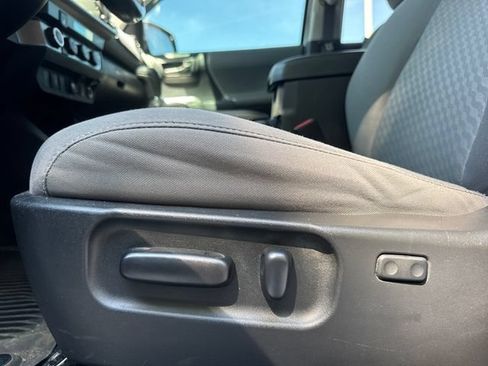 Used 2021 Toyota Tacoma SR5 AWD/4WD image 14