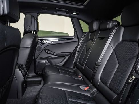Certified 2026 Porsche Macan AWD/4WD image 17