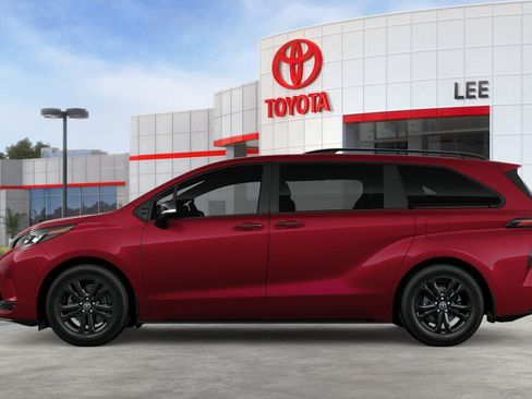 New 2026 Toyota Sienna XSE AWD/4WD image 4