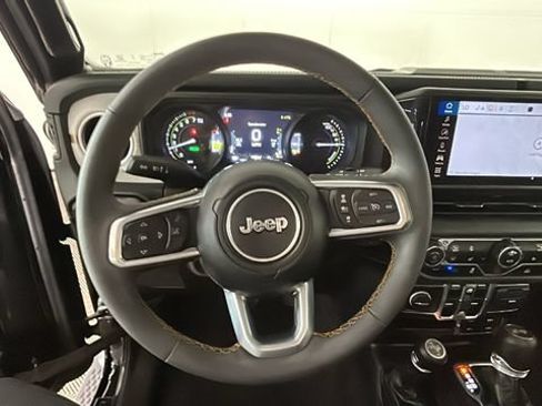 Used 2024 Jeep Wrangler Unlimited Sahara AWD/4WD image 14
