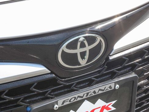 Used 2024 Toyota Corolla SE w/ SE Package FWD image 5