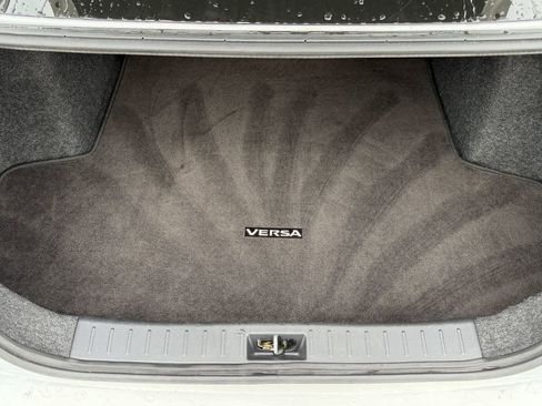 Used 2025 Nissan Versa SV FWD image 27