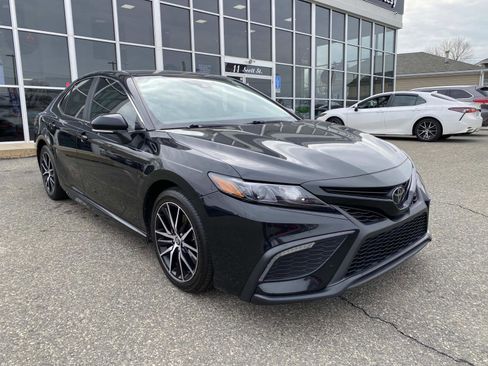 Used 2023 Toyota Camry SE image 8