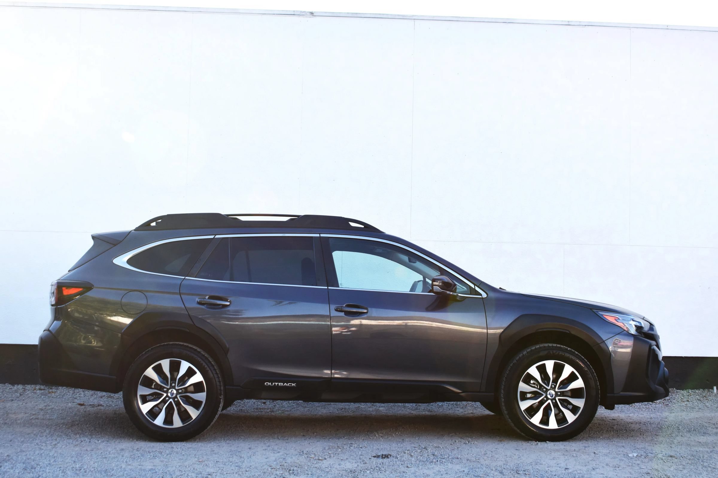 Used 2023 Subaru Outback Limited AWD/4WD image 6