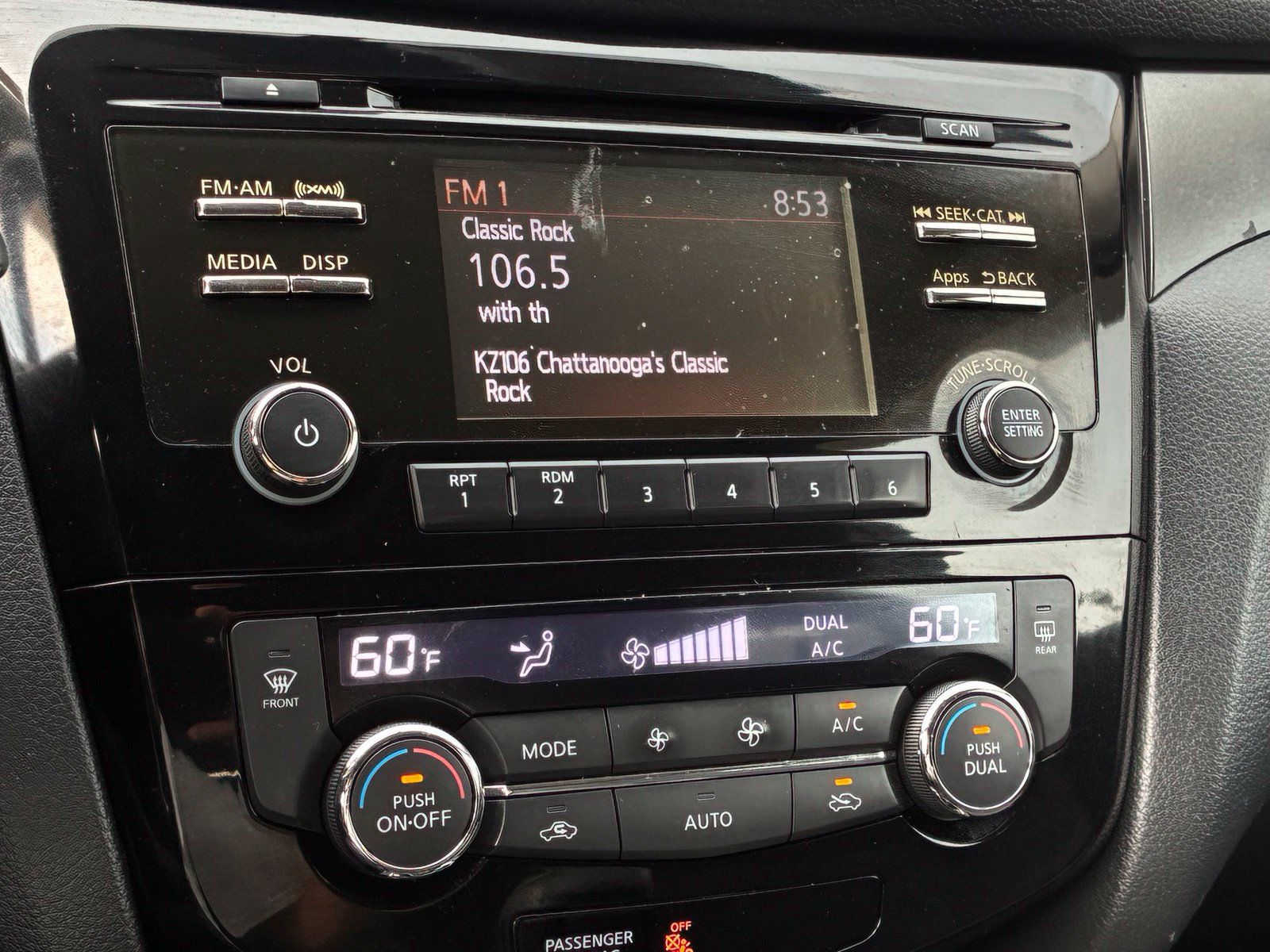 Used 2015 Nissan Rogue SV FWD image 23
