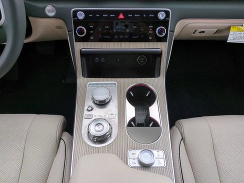 Used 2025 Genesis GV80 3.5T Advanced AWD/4WD image 16