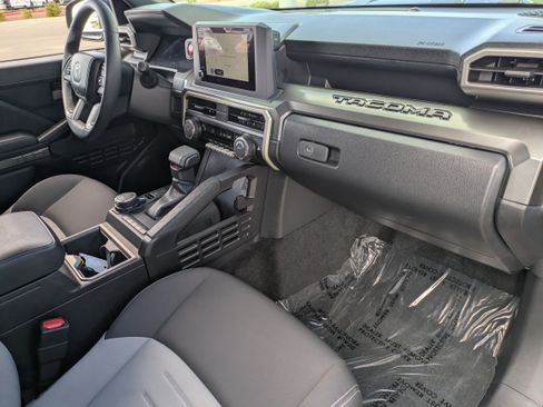 Used 2025 Toyota Tacoma TRD Sport AWD/4WD image 11