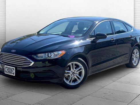 Used 2018 Ford Fusion SE w/ Fusion SE Technology Package FWD image 13