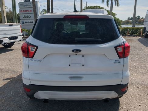 Used 2019 Ford Escape SE image 6