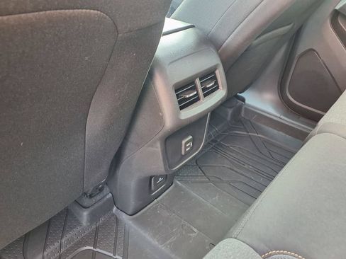Used 2023 Chevrolet Equinox LT FWD image 13