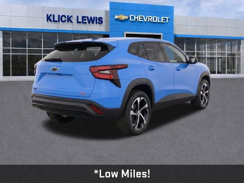 Used 2024 Chevrolet Trax RS FWD image 8