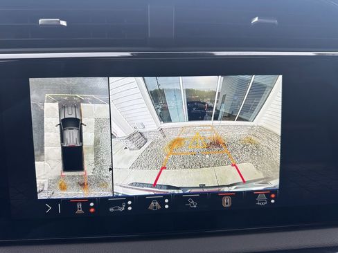 Used 2025 GMC Sierra 2500 AT4 w/ AT4 Premium Plus Package image 27