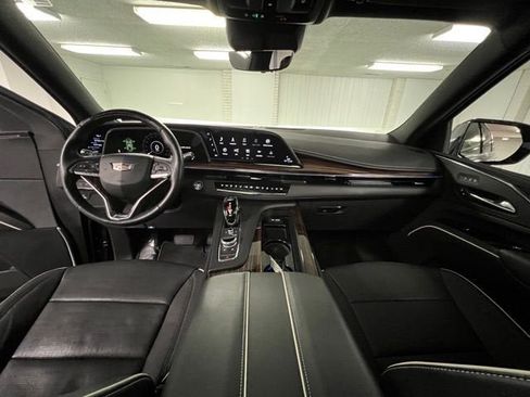 Certified 2023 Cadillac Escalade ESV Premium Luxury image 17