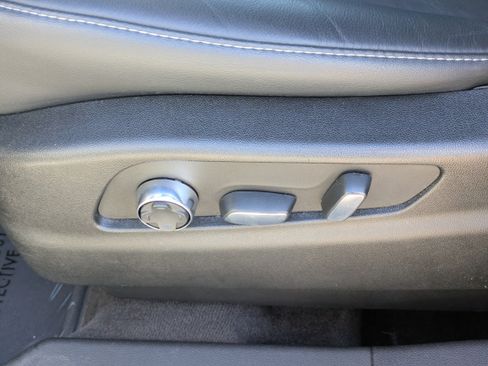 Used 2025 Cadillac XT4 Premium Luxury image 22