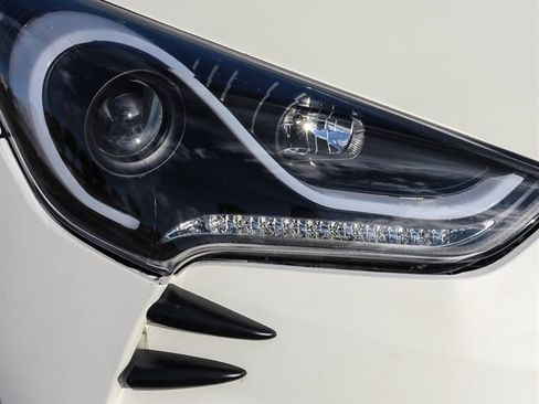 Used 2012 Hyundai Veloster image 4