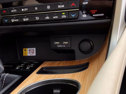 Used 2022 Lexus RX 350L Premium w/ Premium Package image 16