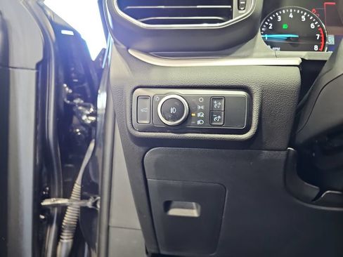 Used 2023 Ford Explorer XLT w/ Equipment Group 202A AWD/4WD image 27