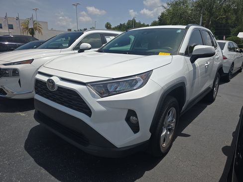 Used 2021 Toyota RAV4 XLE FWD image 3