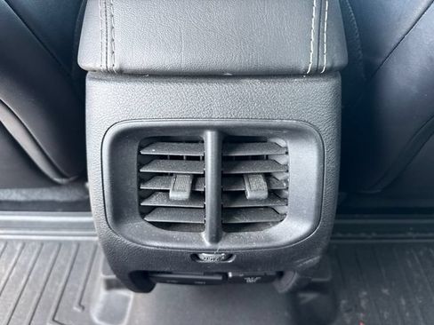 Used 2019 Jeep Cherokee Limited AWD/4WD image 17