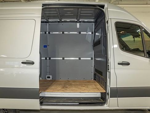 Used 2024 Mercedes-Benz Sprinter 2500 image 3