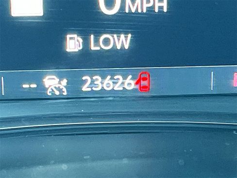 Used 2023 Chevrolet Traverse RS image 12