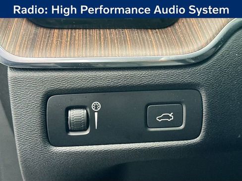 Used 2021 Volvo XC60 T5 Momentum w/ Premium Package image 11