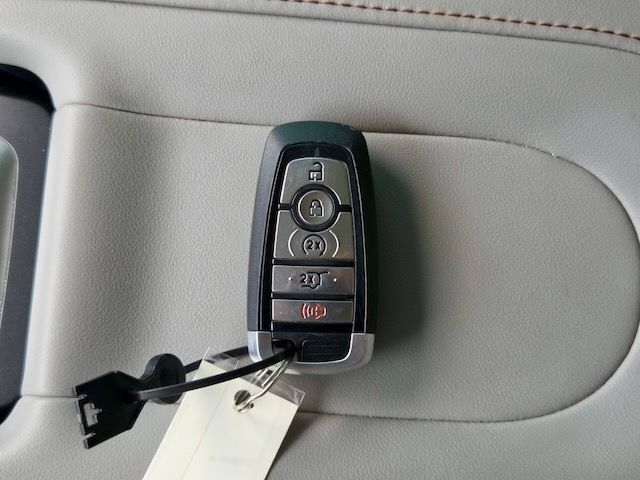 Used 2025 Ford Expedition Active AWD/4WD image 38