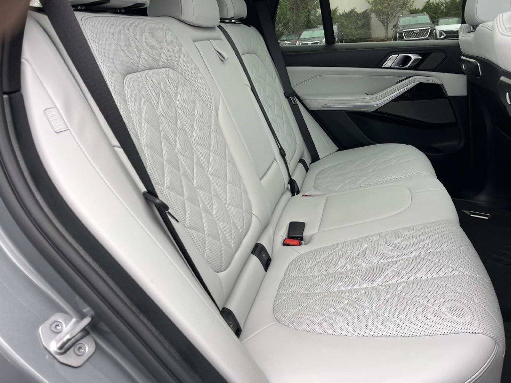 Used 2024 BMW X5 xDrive40i w/ Premium Package AWD/4WD image 28