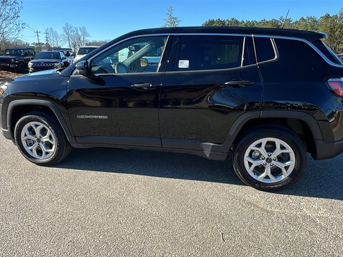 Certified 2025 Jeep Compass Sport image 11